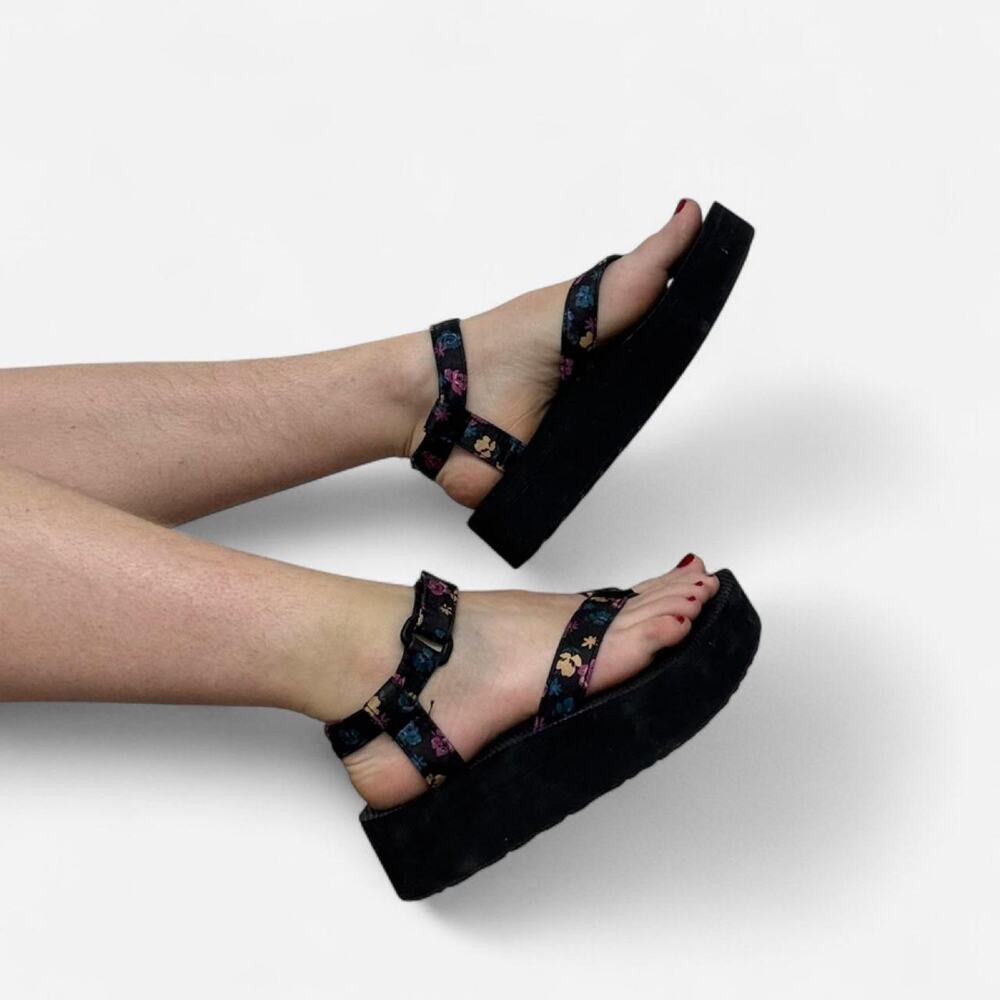 Teva black floral platform sandals - Picture 7 of 7